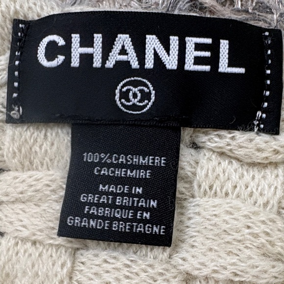 CHANEL Cream Textured Scarf - Picture 9 of 11